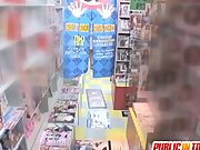 MILF japons chupa ereccin en tienda