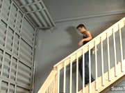 Gays en celo lamiendo colillas en las escaleras